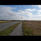 Neben stärker befahrenen Straßen verläuft oft ein Radweg